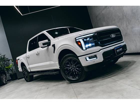 FORD F-150 5.0 V8 GASOLINA CD LARIAT BLACK FX4 AUTOMÁTICO